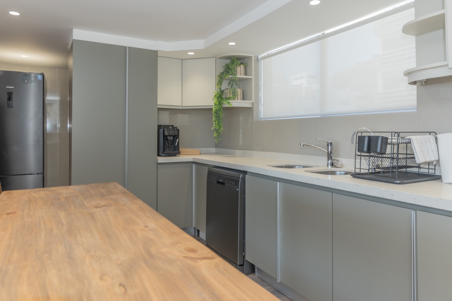 To Let 3 Bedroom Property for Rent in Sea Point Western Cape